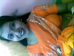 Hot Desi babe fucks her Bangladeshi beau thither a hot Desi danger